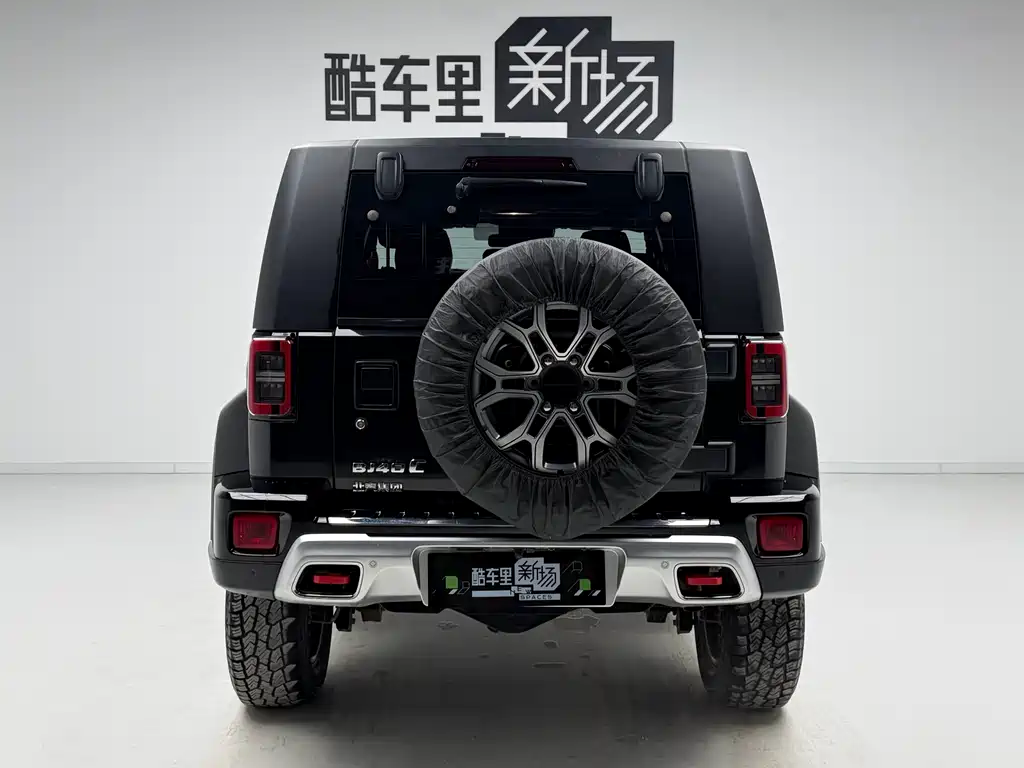 Beijing off-road BJ40 2023 2.0T automatic four-wheel drive city hunter version knight type купить на сайте DeffCars
