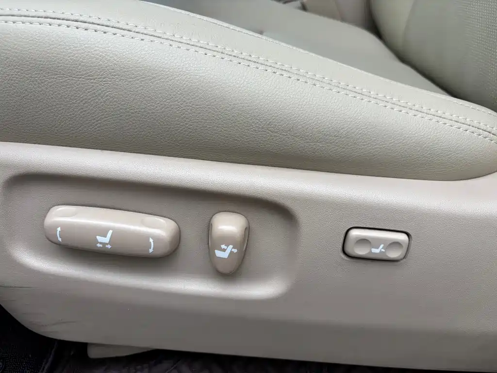 Land Cruiser imported 2015 4.0L V6 Middle East Limited Edition купить на сайте DeffCars