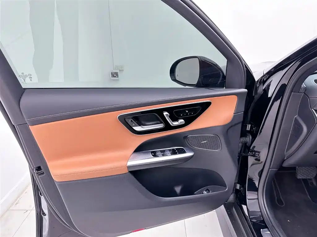 Mercedes-Benz GLC 2023 facelift GLC 260 L 4MATIC luxury model 5 seats купить на сайте DeffCars