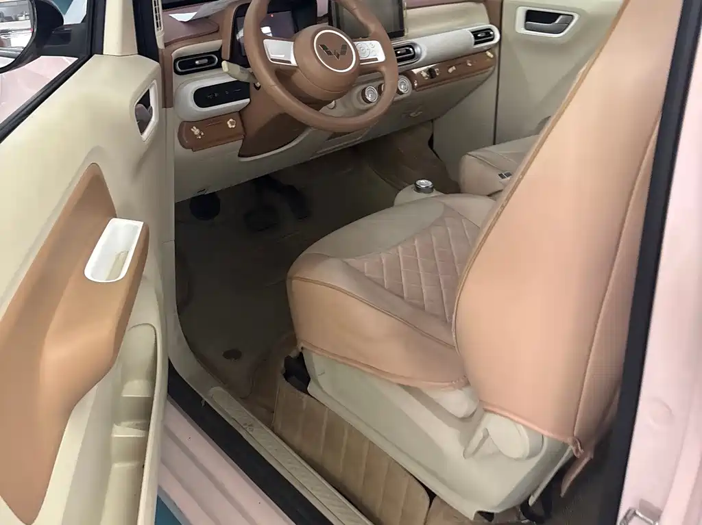 Hongguang MINIEV 2024 third generation 215km advanced version купить на сайте DeffCars