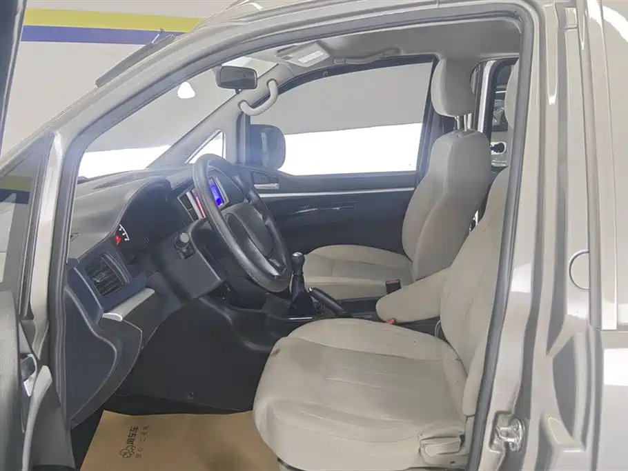 Lingzhi 2022 M5L 1.6L practical 7-seater купить на сайте DeffCars