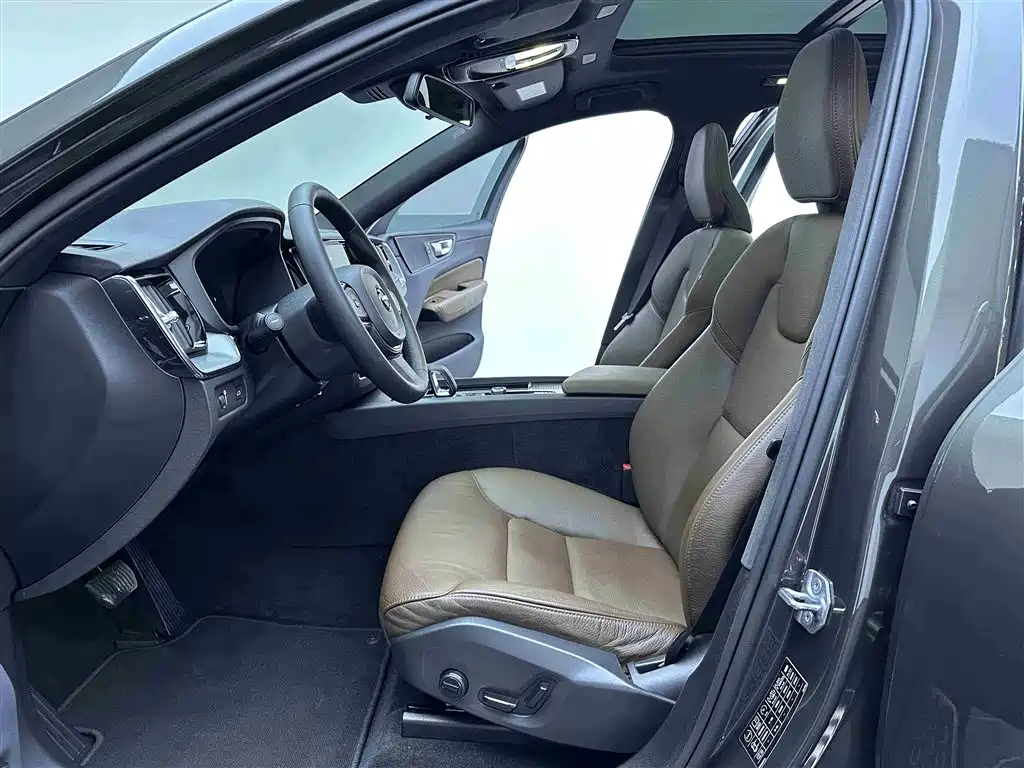 Volvo XC60 2022 B5 four-wheel drive Zhiyi Luxury Edition купить на сайте DeffCars