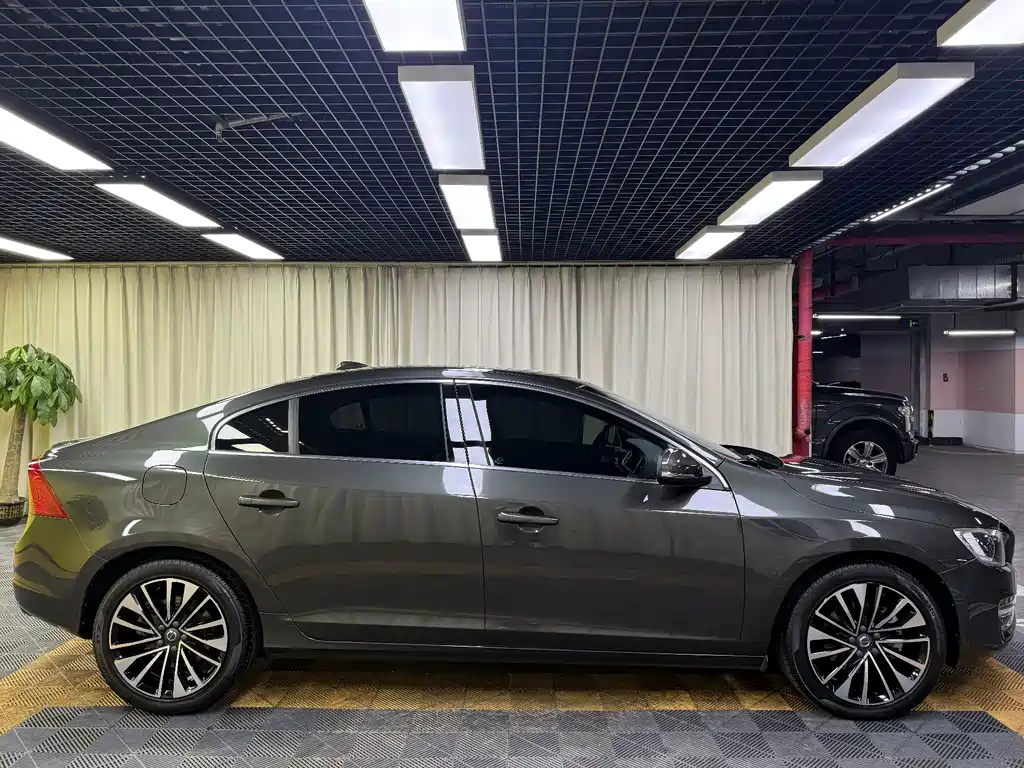 Volvo S60 2018 S60L T4 Zhiyuan Enterprising Edition купить на сайте DeffCars