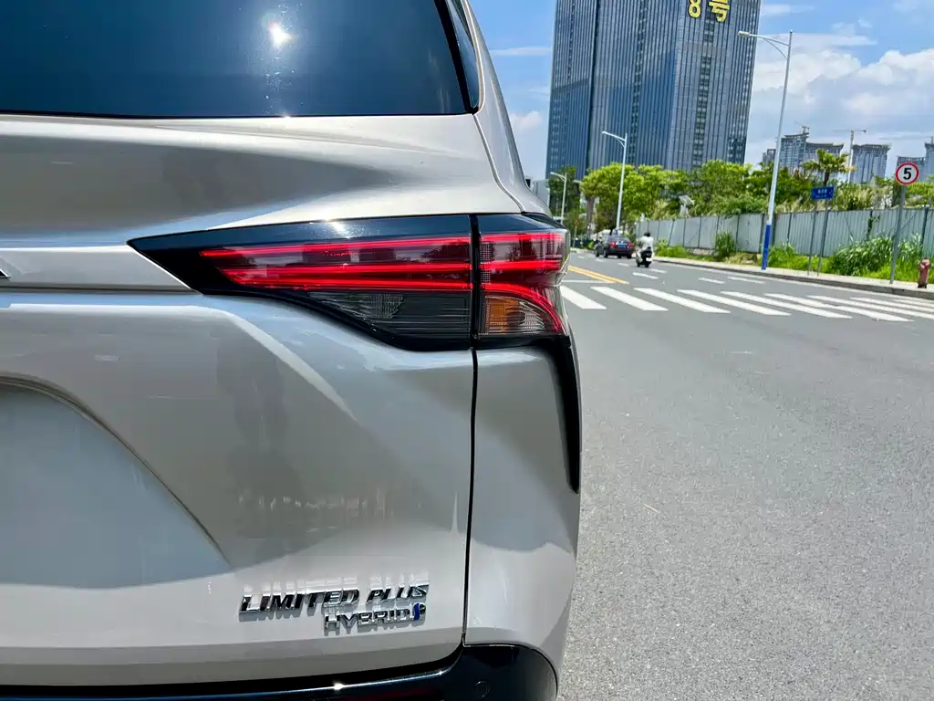 SIENNA 2021 2.5L Hybrid Extreme Edition купить на сайте DeffCars