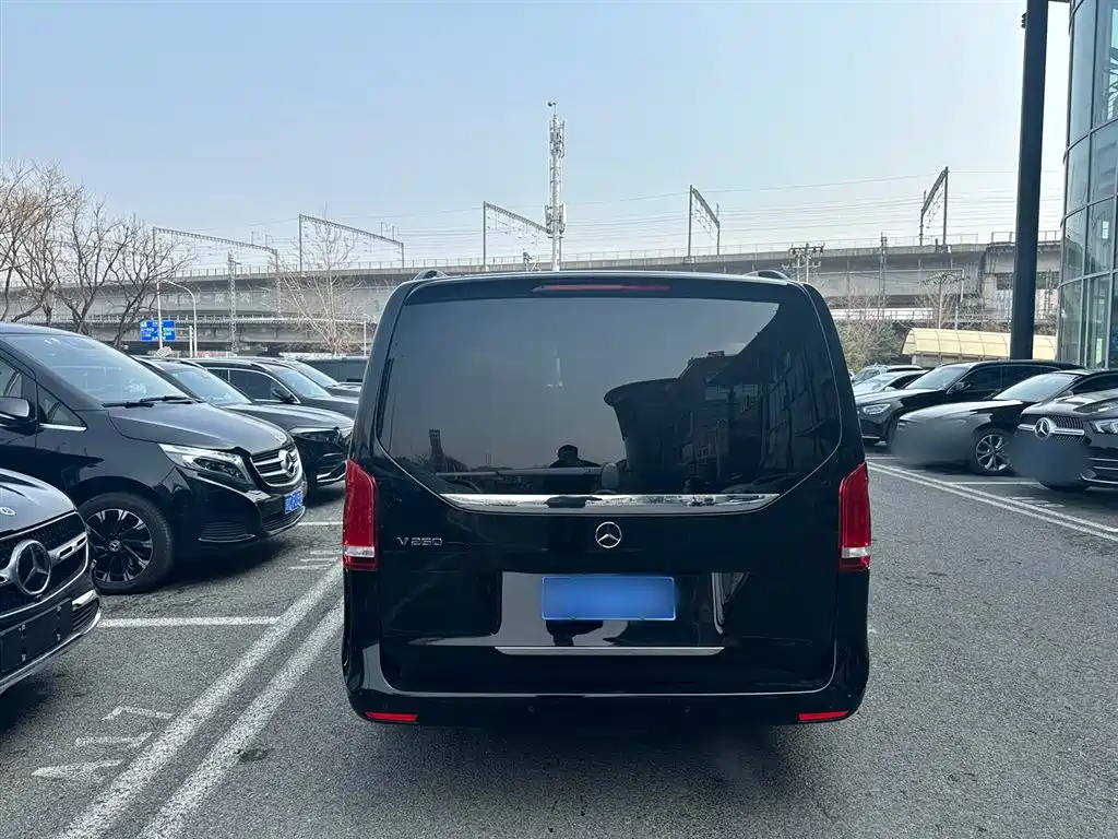 Mercedes-Benz V-Class 2022 V 260 Premium Edition купить на сайте DeffCars