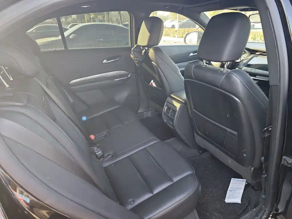 Cadillac XT4 2021 28T two-wheel drive luxury model купить на сайте DeffCars
