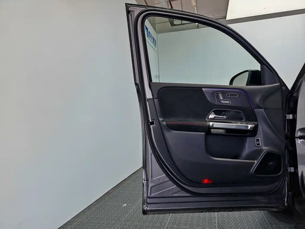 奔驰GLB AMG 2024款 AMG GLB 35 4MATIC купить на сайте DeffCars