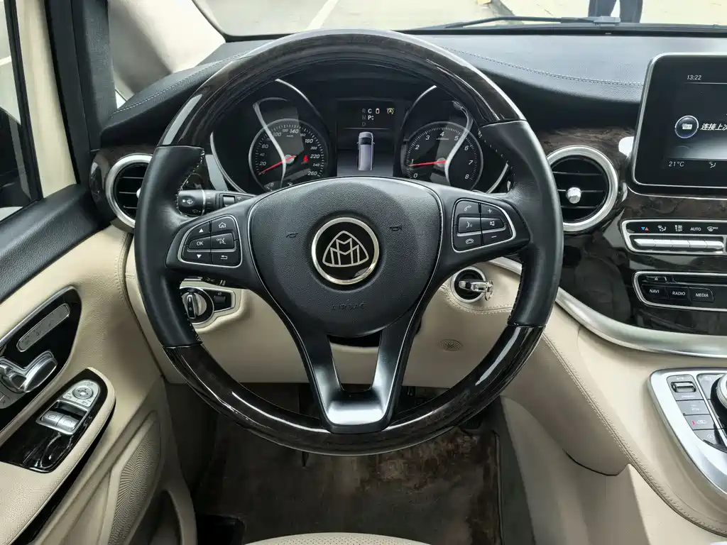 Mercedes-Benz V-Class 2018 V 260 L Premium Extended Edition National VI купить на сайте DeffCars