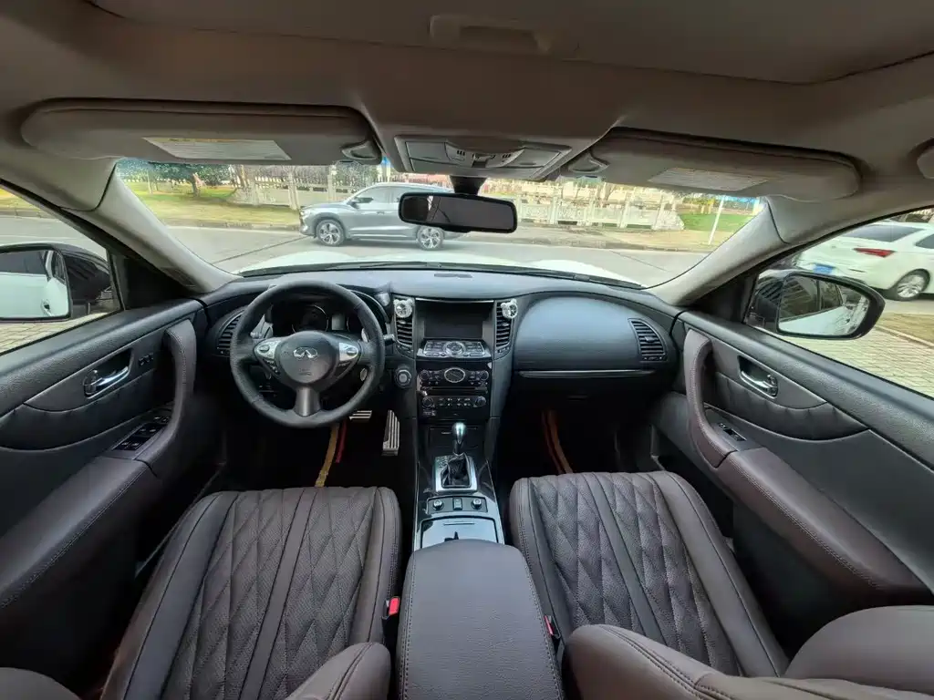 Infiniti QX70 2013 3.7L Standard Edition купить на сайте DeffCars