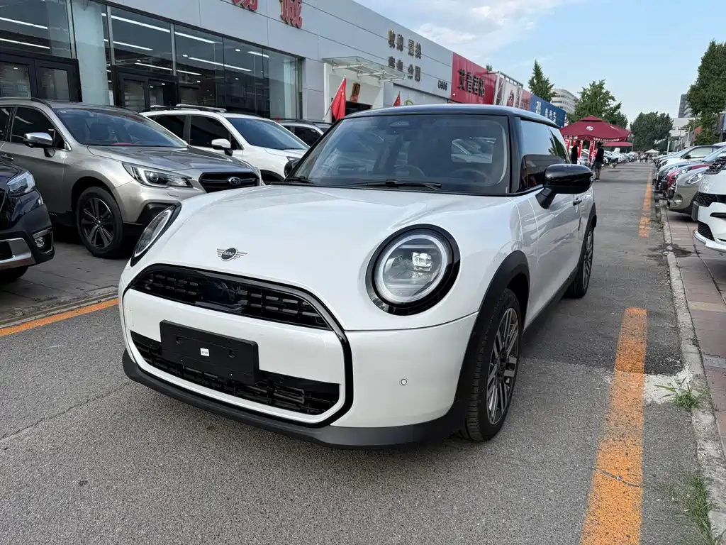 Mini 2025 1.5T Cooper Classic Pie Triple Door Edition купить на сайте DeffCars