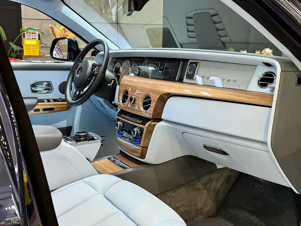 Phantom 2018 6.7T long wheelbase version купить на сайте DeffCars