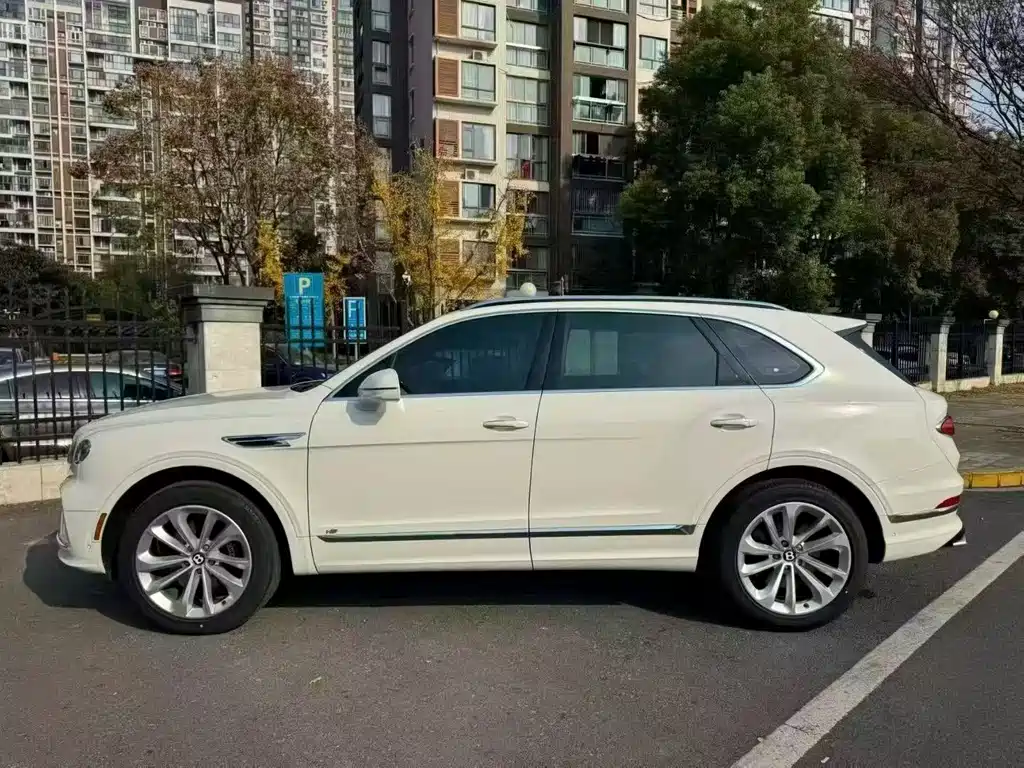 Bentayga 2021 4.0T V8 купить на сайте DeffCars