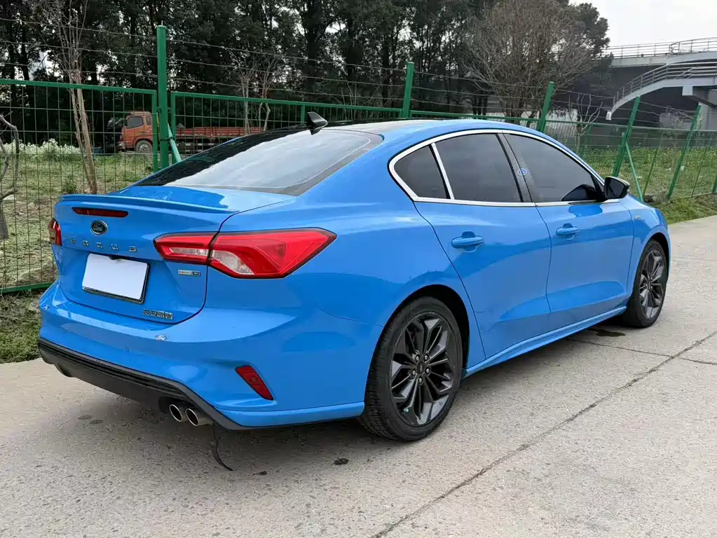 Focus 2022 Sedan EcoBoost 180 Automatic ST Line купить на сайте DeffCars