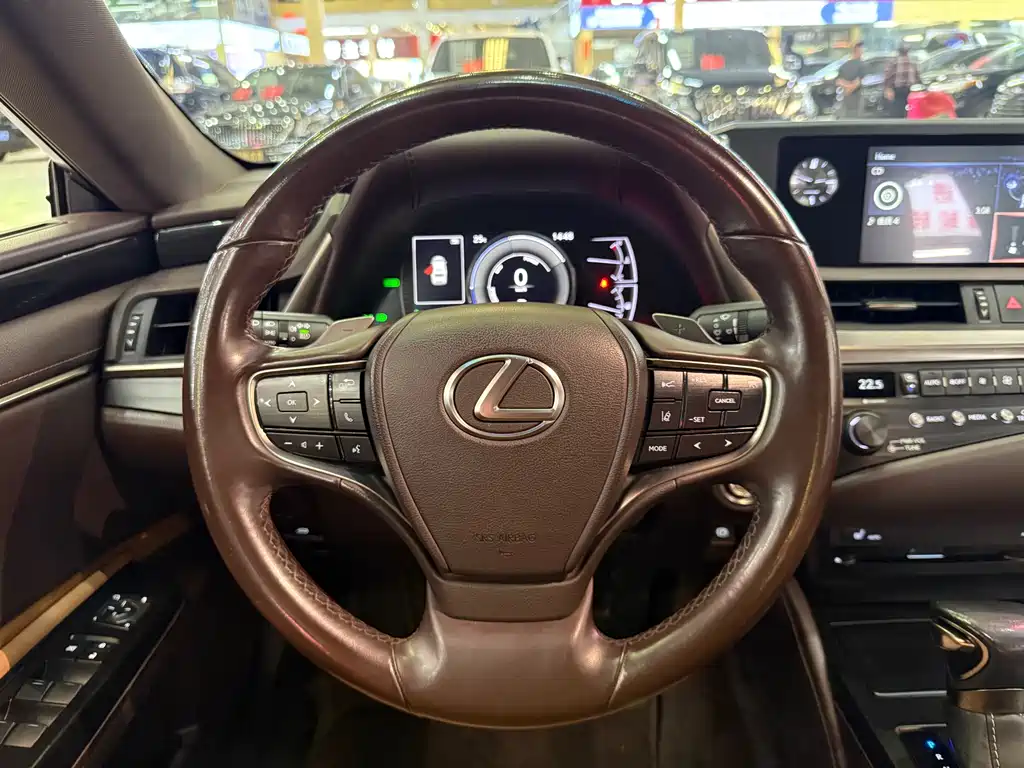 Lexus ES 2020 300h Excellence Edition купить на сайте DeffCars