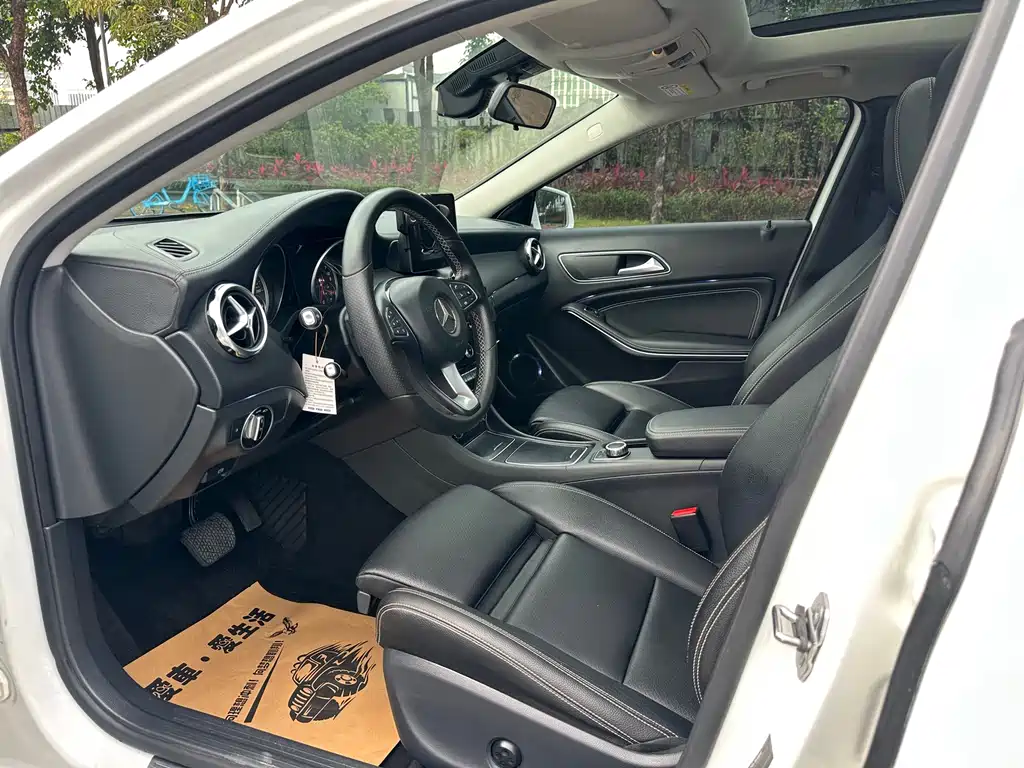 Mercedes-Benz GLA 2018 GLA 200 Fashion Model купить на сайте DeffCars