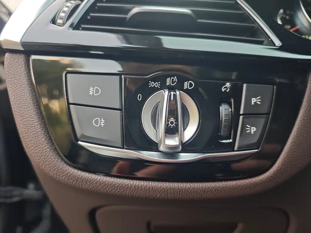 BMW 5 Series 2018 facelift 530Li xDrive luxury package купить на сайте DeffCars