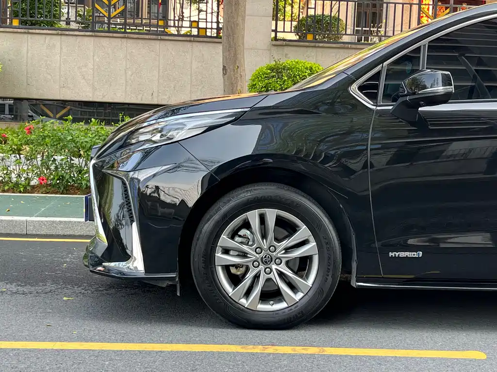 SIENNA 2023 2.5L Hybrid Premium Edition купить на сайте DeffCars