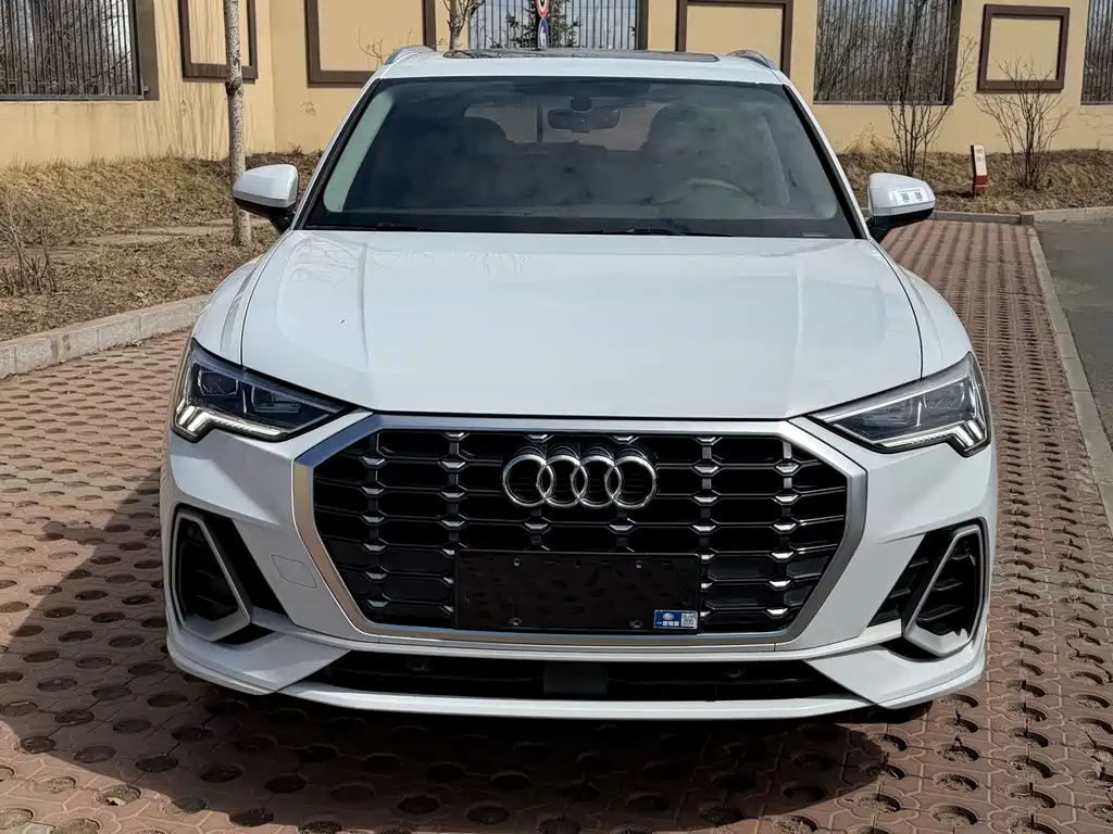 Audi Q3 2022 35 TFSI Fashionable and Dynamic купить на сайте DeffCars