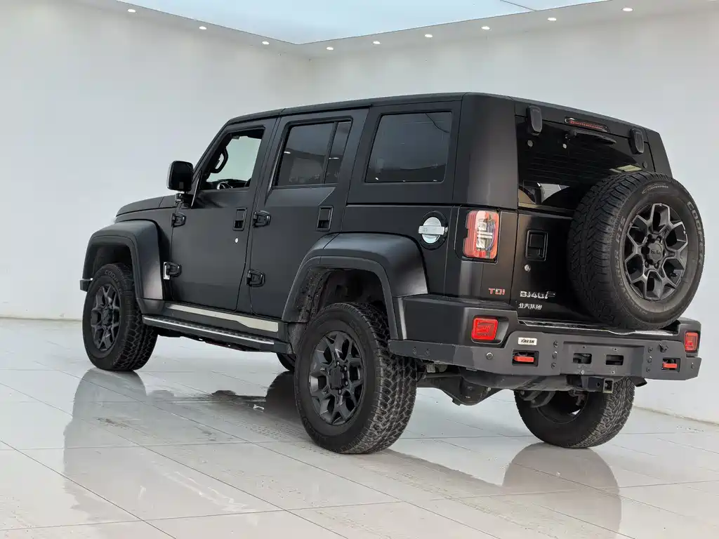 Beijing off-road BJ40 2023 2.0T automatic four-wheel drive city hunter version knight type купить на сайте DeffCars