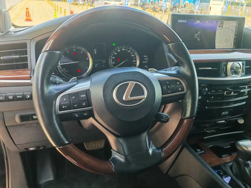 Lexus LX 2017 570 Dynamic Luxury Edition купить на сайте DeffCars