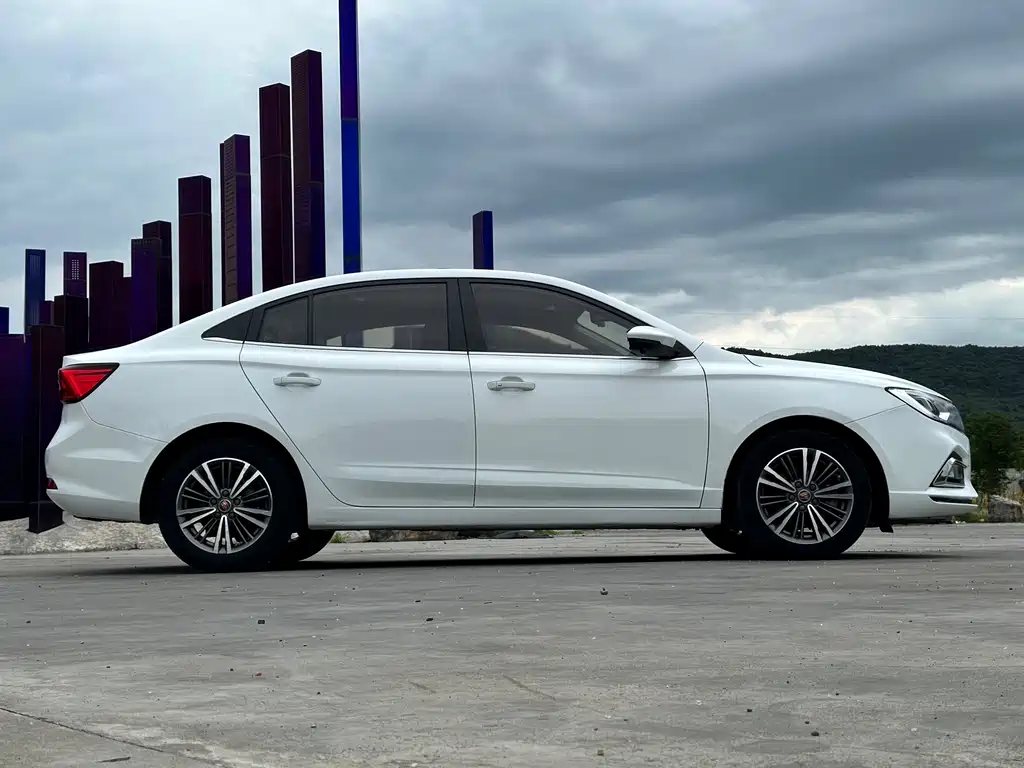 Roewe i5 2019 1.5L automatic 4G Internet Langham Edition купить на сайте DeffCars