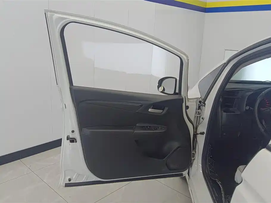 Fit 2016 1.5L LX manual comfort model купить на сайте DeffCars