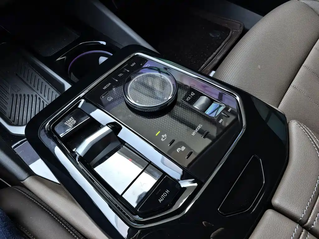 BMW 5 Series 2025 530Li Leading M Sports Package купить на сайте DeffCars