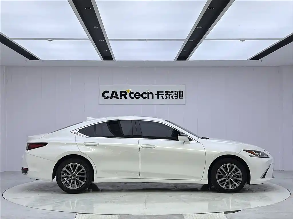 Lexus ES 2022 200 Excellence Edition купить на сайте DeffCars