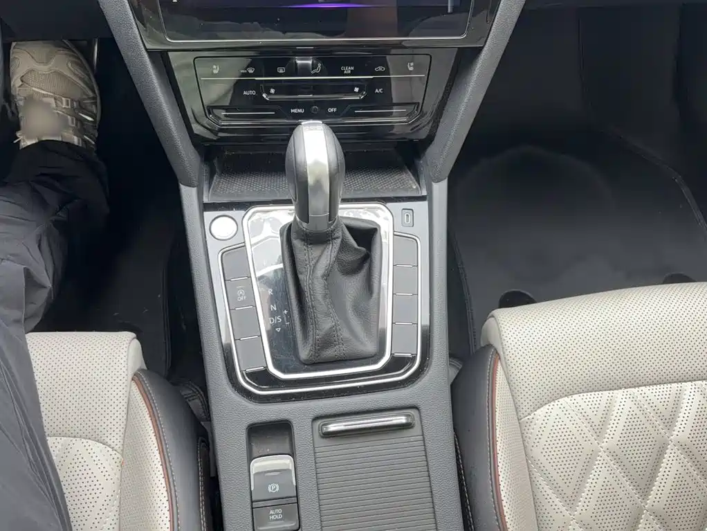 Magotan 2023 2 million commemorative edition 330TSI DSG luxury model купить на сайте DeffCars