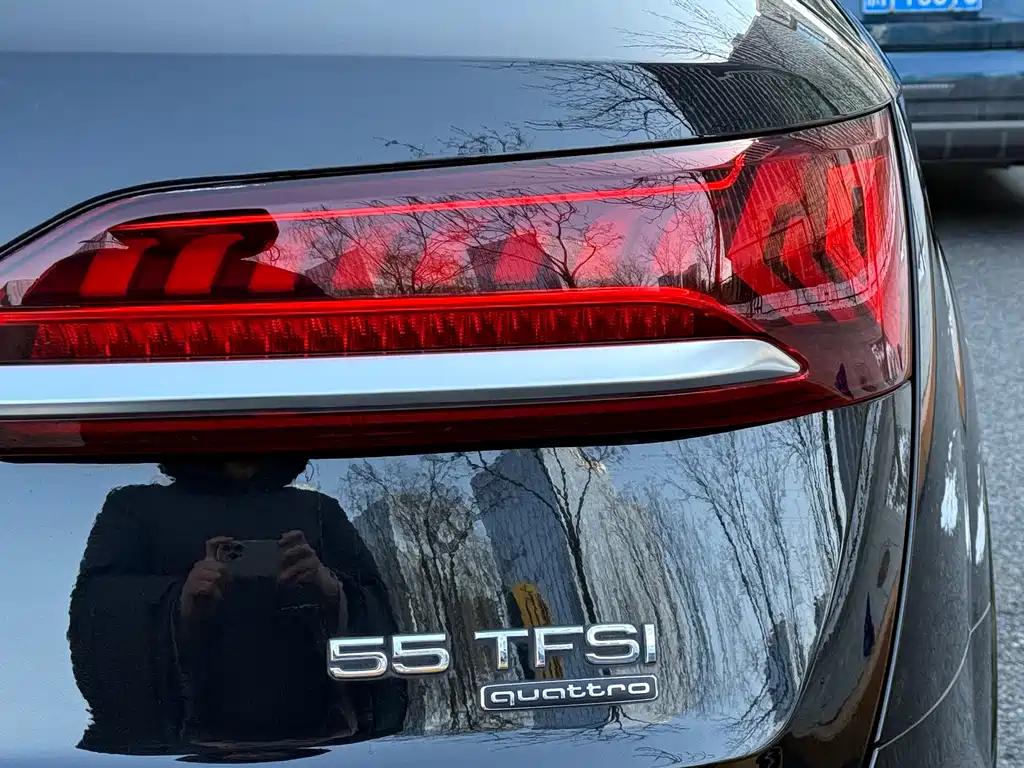Audi Q7 2021 55 TFSI quattro S line sports version купить на сайте DeffCars