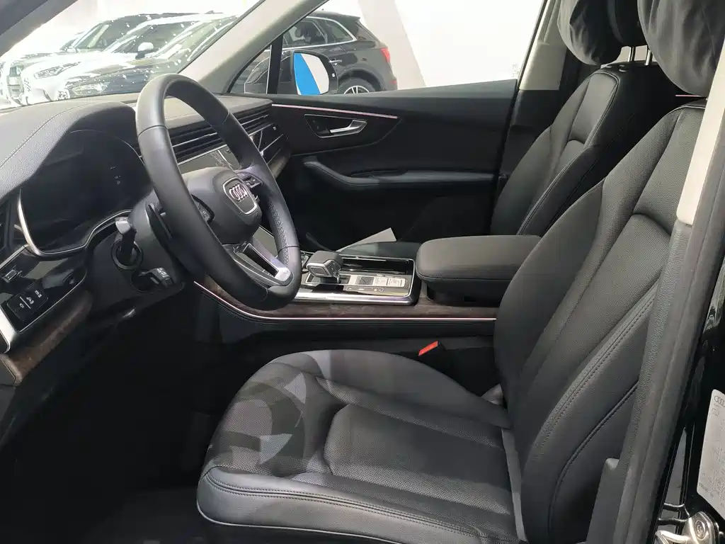Audi Q7 2023 45 TFSI quattro S line sports купить на сайте DeffCars