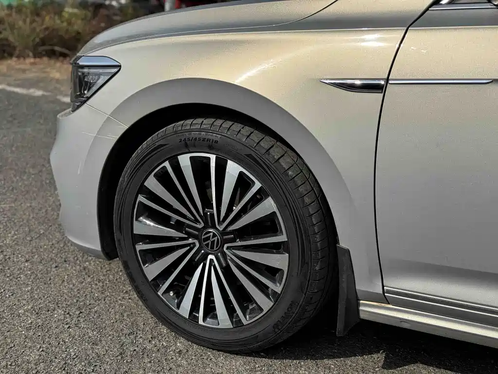 Passat 2019 330TSI Deluxe Edition National VI купить на сайте DeffCars