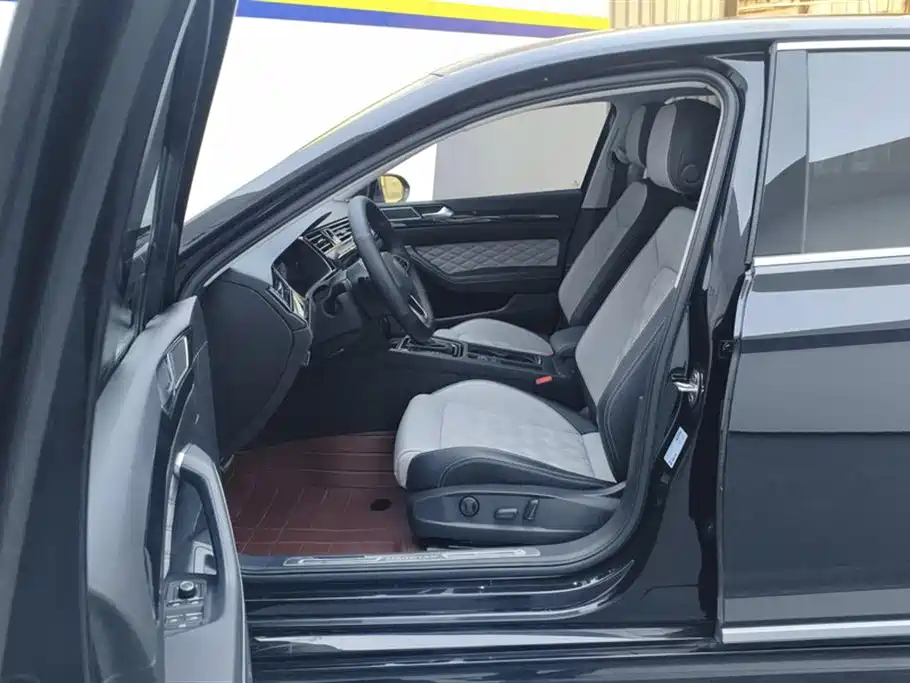 Magotan 2023 2 million commemorative edition 330TSI DSG leading model купить на сайте DeffCars