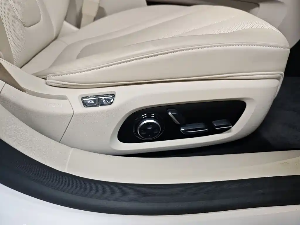 Zhijie S7 2025 model 705km Max купить на сайте DeffCars