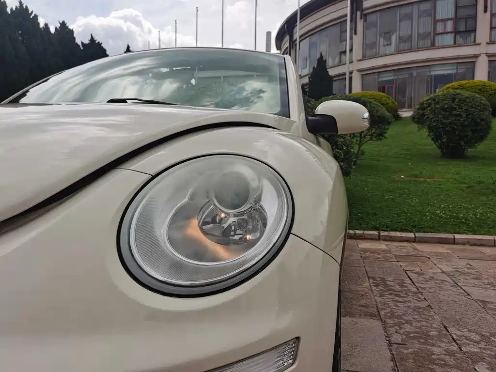 Beetle 2010 2.0 BlackOrange Convertible Deluxe Edition купить на сайте DeffCars