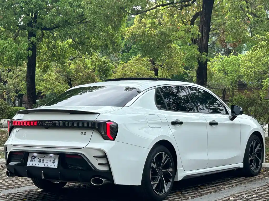 Lynk & Co 03 2023 1.5TD DCT Pro купить на сайте DeffCars