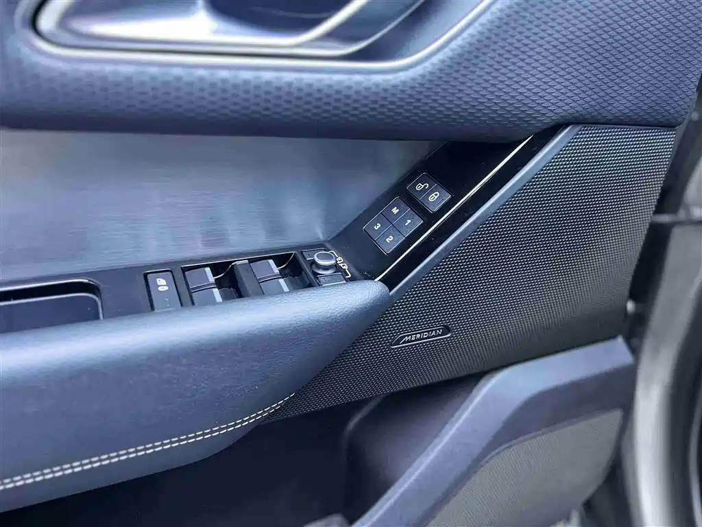 Range Rover Velar 2018 P380 R-DYNAMIC S купить на сайте DeffCars