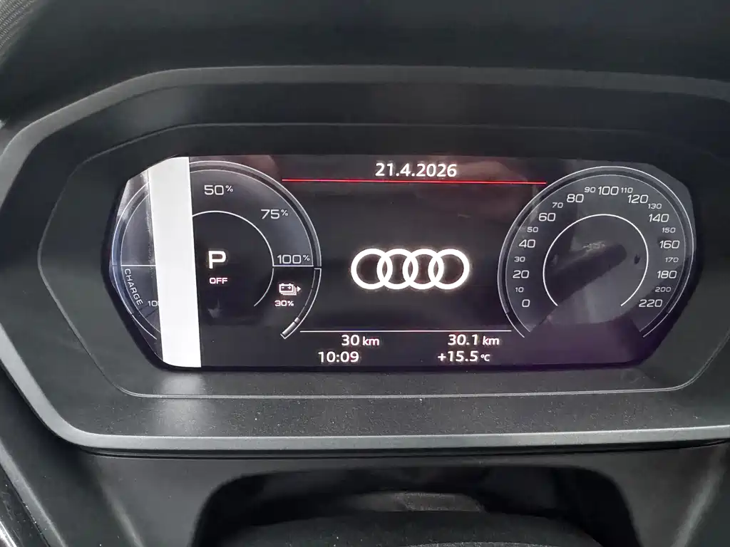 Audi Q5 e-tron 2023 40 e-tron Shiny Mecha Suit купить на сайте DeffCars