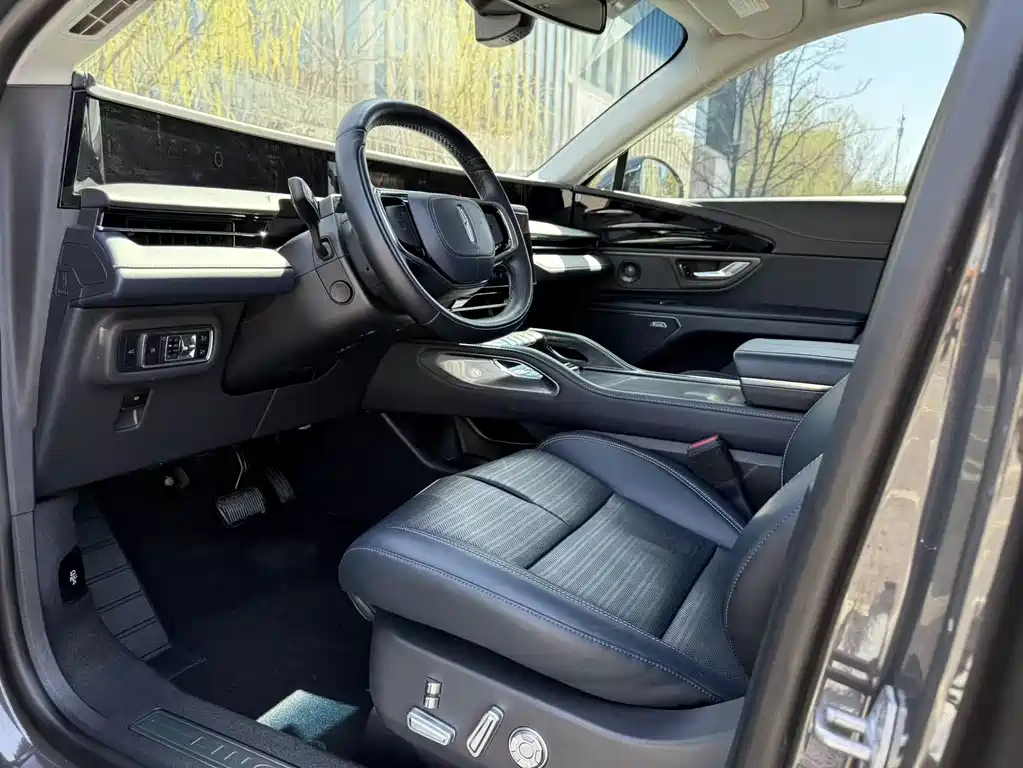 Voyager 2023 2.0T four-wheel drive Zunrui version купить на сайте DeffCars