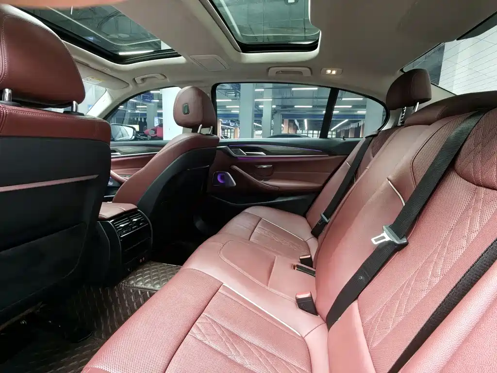 BMW 5 Series 2022 530Li Leading Luxury Package купить на сайте DeffCars