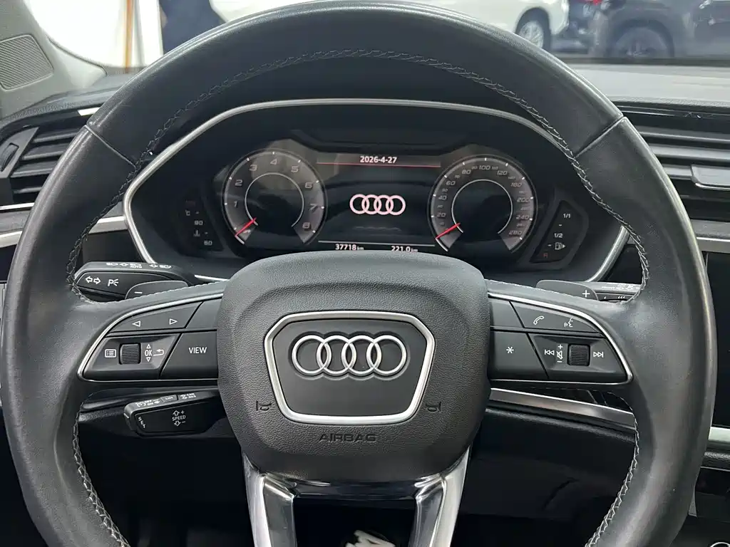Audi Q3 2022 35 TFSI Fashionable and Dynamic купить на сайте DeffCars