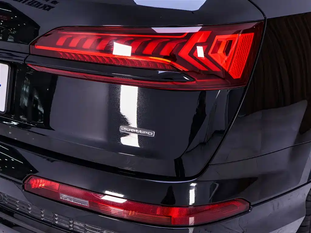Audi Q7 2022 55 TFSI quattro S line ice and snow sports version купить на сайте DeffCars