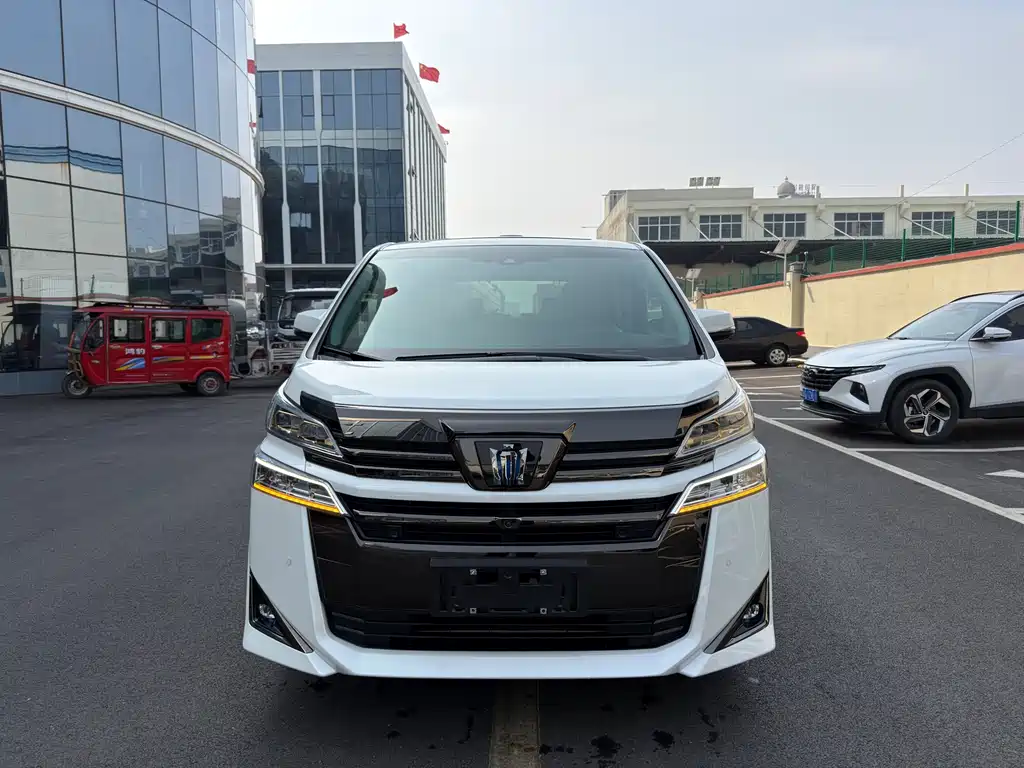 Wilfa 2023 Crown Dual Engine 2.5L HV Deluxe Edition купить на сайте DeffCars