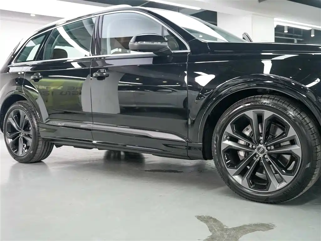 Audi Q7 2024 55 TFSI quattro S line sports купить на сайте DeffCars