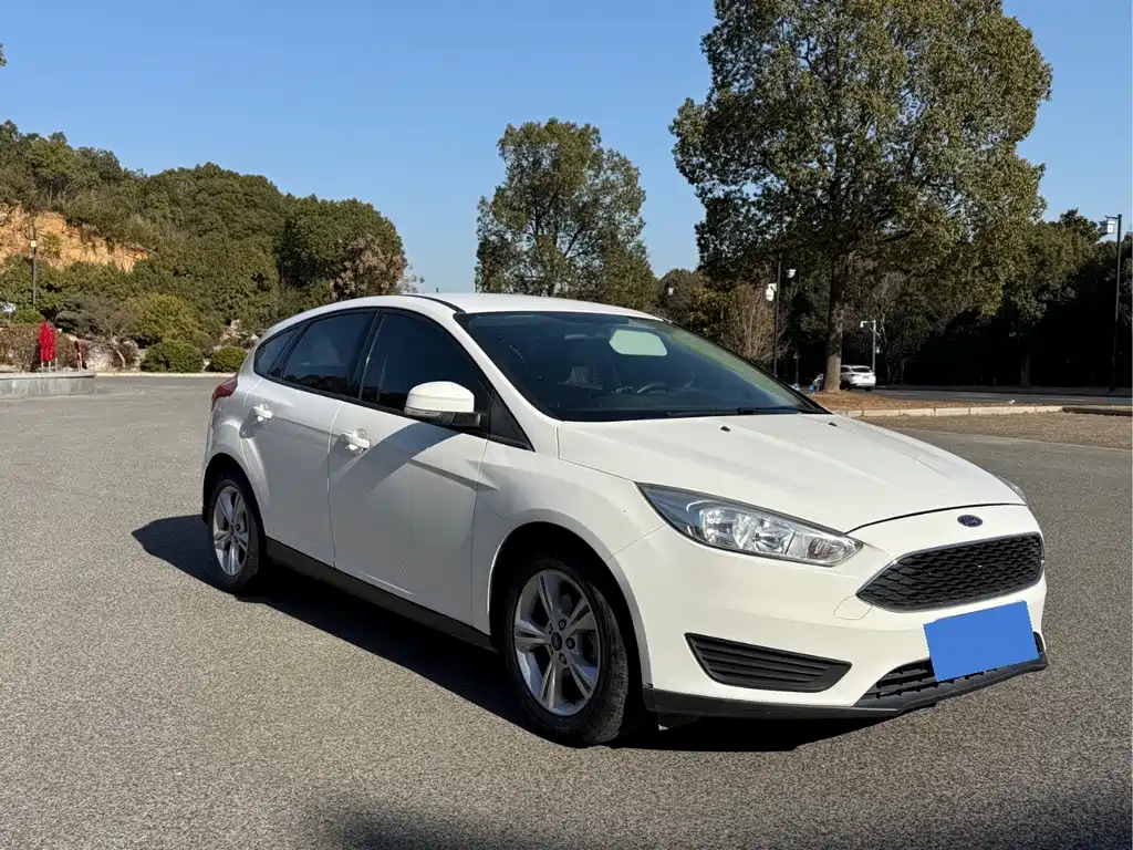 Focus 2018 hatchback classic 1.6L automatic comfort smart mobility version купить на сайте DeffCars