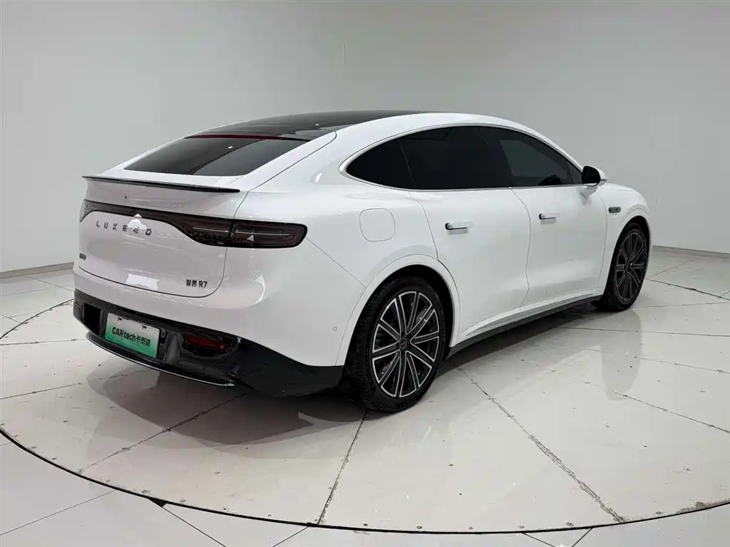 Zhijie R7 2025 extended range 251km Max купить на сайте DeffCars