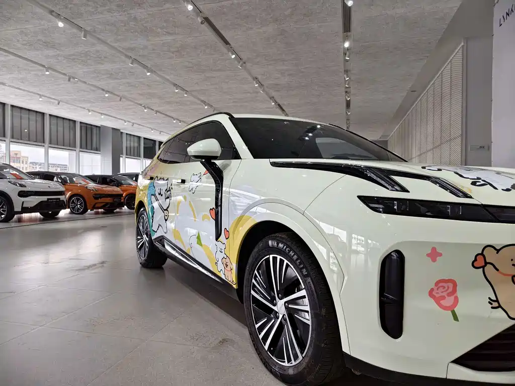 Lynk & Co 08 EM-P 2025 model 245km ultra-long battery life Pro купить на сайте DeffCars