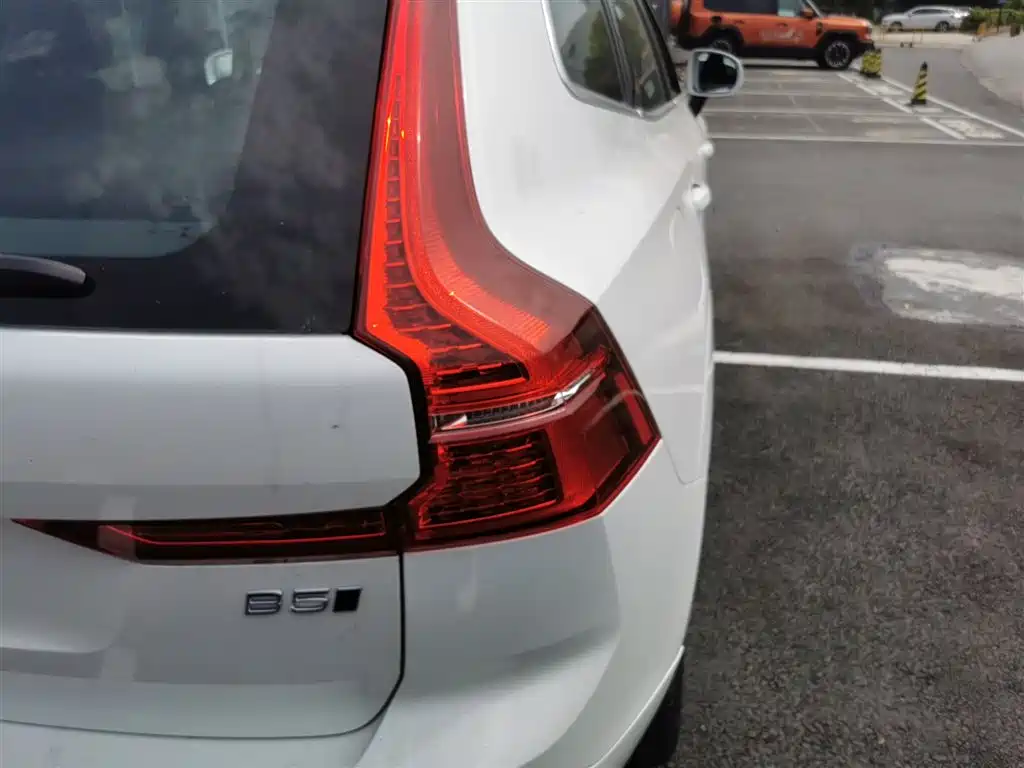 Volvo XC60 2025 B5 four-wheel drive Zhiyuan luxury version купить на сайте DeffCars