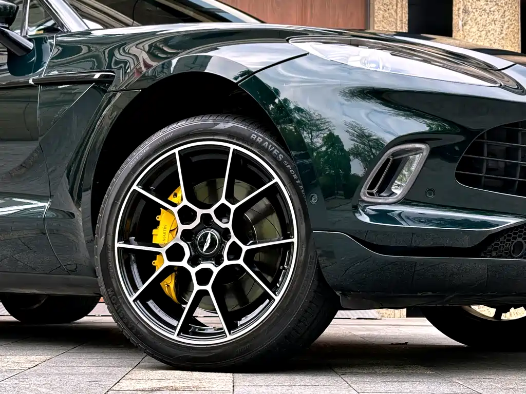 Aston Martin DBX 2020 4.0T V8 купить на сайте DeffCars