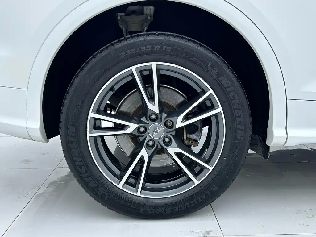 Audi Q5L 2018 40 TFSI enjoys fashionable style, National VI купить на сайте DeffCars